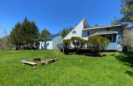 Cheerful 3-bedroom cabin with mountain view - Foto 15