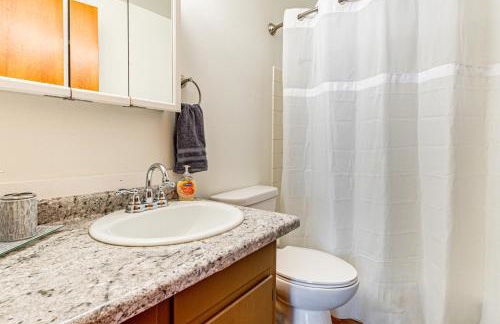 2 Mi to Dwtn Green Bay Ideally Located Townhome! - Foto 19