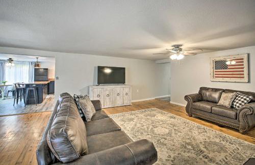 11 Mi to Lake Ouachita Family Cabin with Yard - Foto 4