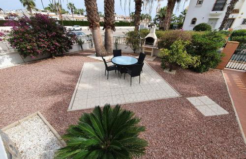 Spacious Ground floor apartment with Garden & Communal Pool - Foto 6