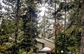 Woodsy retreat near Northstar & lake - Foto 29