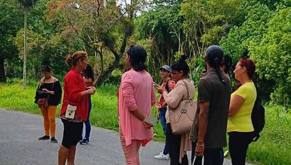Un gruppo in visita al Giardino Botanico di Cienfuegos