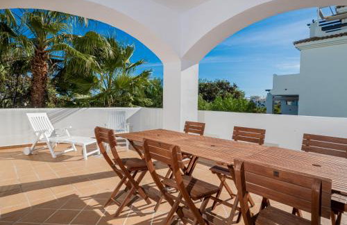 2044-Groundfloor with huge terrace and pools - Foto 6