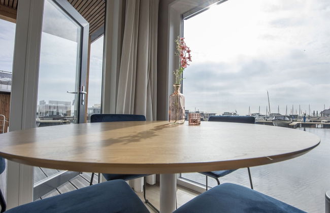 Modern Houseboat With View of the Lake - Foto 18