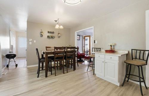 Next Stop! Comfort! 3 BR Near Amtrak Station! - Foto 11