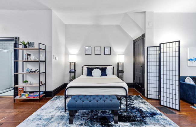 Charming Studio on Cherokee Street - JZ Vacation Rentals - Photo 2