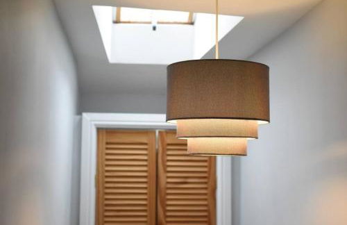 Air Maison - Family Home with Off-Road Parking - Photo 17