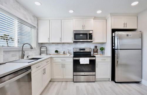 ZEN BEACH RETREAT - OCEAN VIEW TOWNHOUSE -No Drive Beach - Foto 58