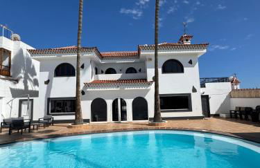 Large Villa in Maspalomas with Huge Private Pool, Jacuzzi & Gym - Foto 21