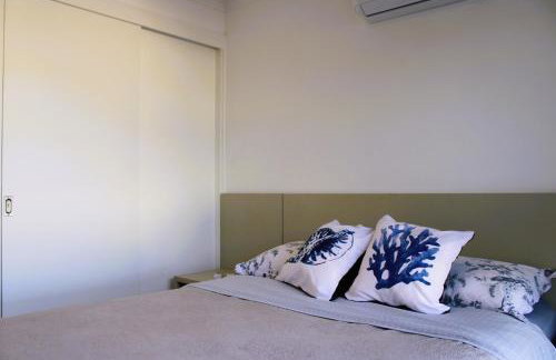 Apto de duas suítes com vista mar - 100 metros da praia em Canasvieiras - Foto 28