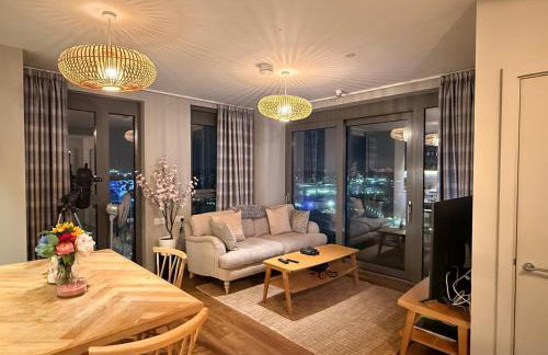 Luxury Private Room with Living Area Wembley Stadium View - Photo 11