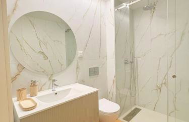New Douro Tower 206 with shared pool and parking - Photo 4