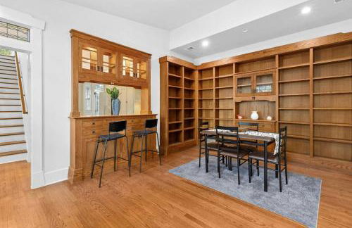 2025 New Build Victorian Gem on UT, 4BR, 2BA Downtown with Free Parking - Foto 4