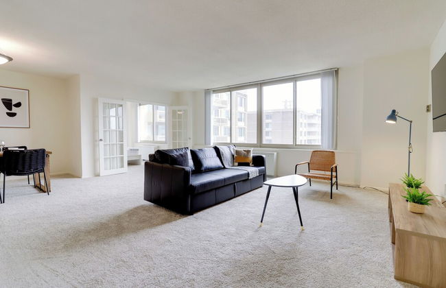 Apartment in the Heart of Crystal City - Photo 23