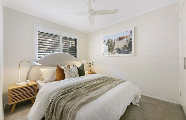 Riviera Road Miami - 4BRM Dual Villa - Photo 3