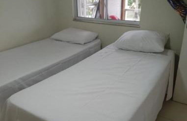 Vista para a lagoa - Enseada Azul, perto da Bacutia e Peracanga - Duas suítes Ar Condicionado - Varanda Gourmet - Lazer Completo, piscinas, quadras, sauna, pescaria, náutica, bar, restaurante, parques - Estacionamento e Portaria 24h - Foto 9