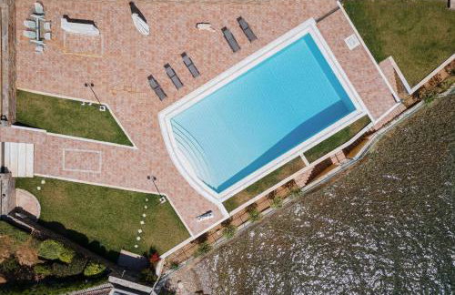 Eretria Luxurious Seafront Villa - Photo 3