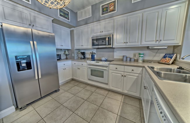 Cozy Oceanfront Condo with Beachside Pool - Unit 1602 by RedAwning - Foto 15