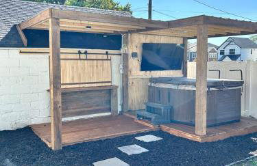 Large Five Bedroom house with outdoor patio with Jacuzzi and television! - Foto 49