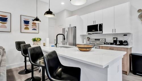 Dallas Escape w/ Rooftop + Yard • Sleeps 10 - Foto 3