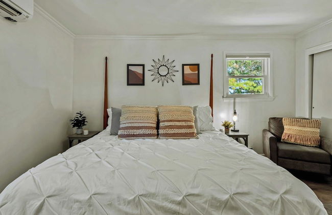 Lake It Right by Avantstay Lakefront w/ Dock, Hot Tub, Fire Pit & Game Room - Photo 22