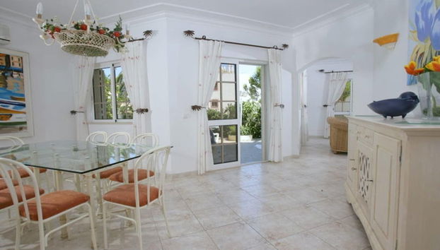 Beautiful Villa Located Less Than Five Minutes Walk From the Old Village - Foto 3, Sala de estar