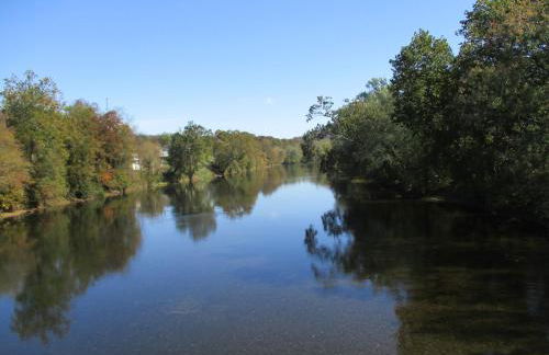 Historic cabin off I-77, views, antiques, Wi-fi, wonderful experience for 2! - Foto 31