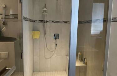 Lovely 2 bedroom apartment with free parking - Foto 11