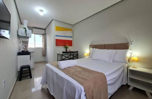 Kitnet310 centro, linda vista janela,tv smart, ar - Foto 1