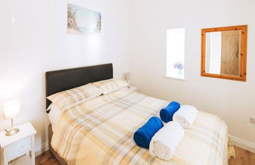 Luxury newly converted oak cottage with hot tub - Foto 20