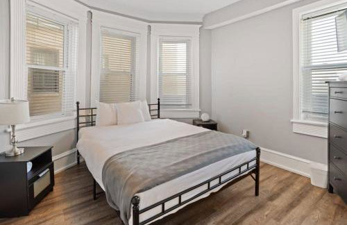 Luxurious 8BR Beach Duplex w Ocean Views - Photo 9