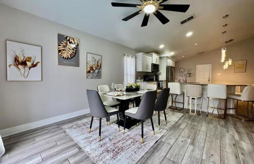 Modern 4BR 2BA with pool in gated community - Foto 40