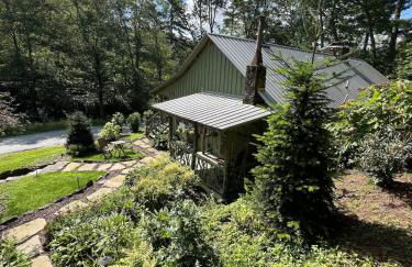 Enchanting Mountain Cottages w Hot Tub & Fireplace - Foto 38