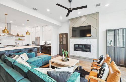 Best of The Cedars - Dallas Views Rooftop Luxury - Photo 6