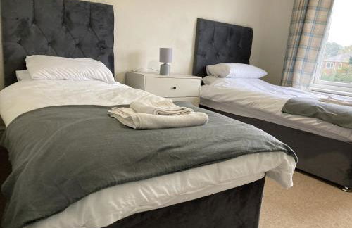 Large 4 bed detached house with parking - Foto 8