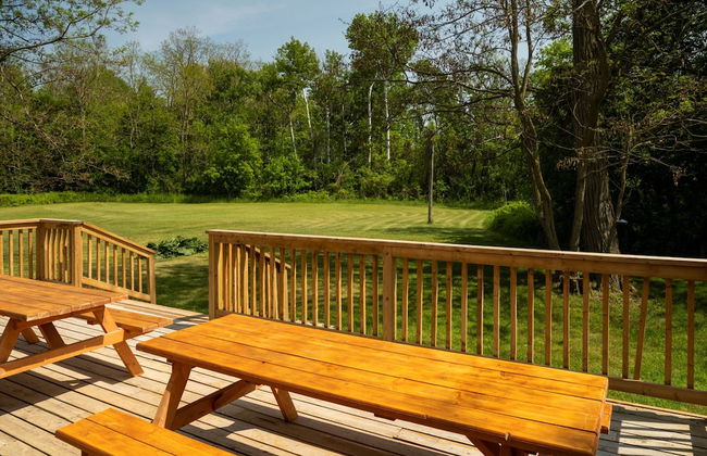 RARE FIND - 6 bdrm Very Private Cottage on 10 acres, Hot Tub, BBQ, Petfriendly - Foto 16