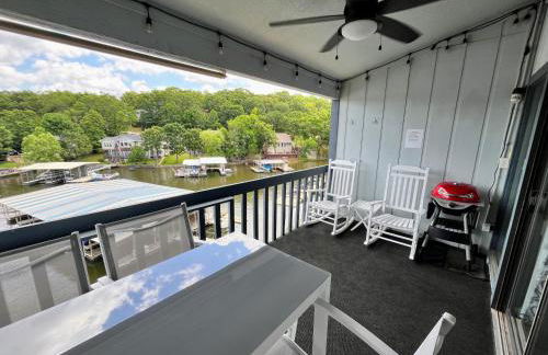 F Lakefront! Remodeled, Sleeps 4, Boat Slip, Patio, WiFi, Cable, Pool - Foto 13