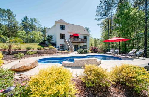 5BR Farmhouse Lake Retreat Pool Hot Tub Theater - Foto 3