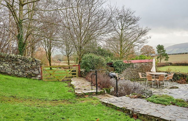 Host Stay Penrheol Farmhouse - Photo 20