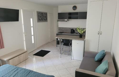 charmant studio de 30 m2 très calme avec sa grande belle terrasse et son jardin PRIVATIF - Foto 3