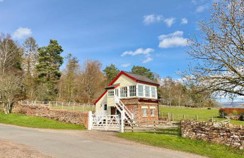 The Signal Box at Cliburn Station - Photo 2