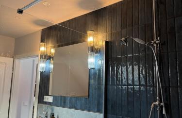 Art and Elegance, Family Friendly 2Bedroom Apartment near Frankfurt Airport, Free Parking - Foto 28