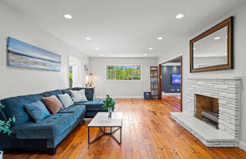 Luxury Estate with Sparkling Pool & Elegant Amenities - Foto 16