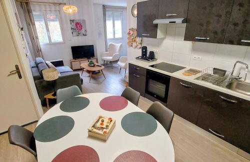 gîte 65 m2 200 m gare t-g-v et fac 400 m centre-ville grand parking 250 places gratuit face au logement - Foto 1