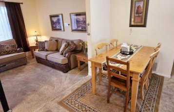 Hot Air Balloon Haven, Hot Tub, King Bed, Office, Foosball, Bball - Foto 17