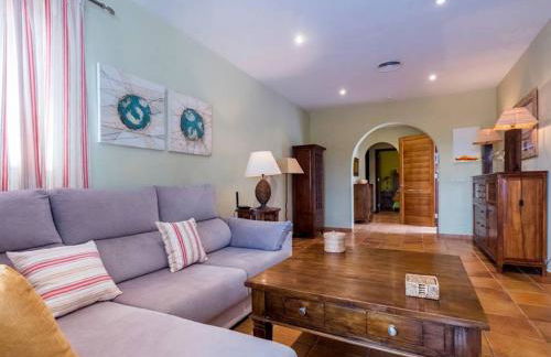 Villa Finesse 1 - Lovely 3 Bedroom Villa - Great Pool Area - Perfect - Foto 38