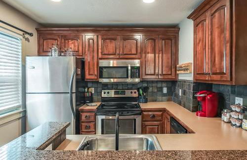 Quiet Plaza Two bedroom 2 Bathroom - Photo 29