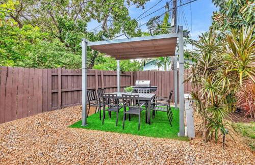 Sunny Days Getaway, 5BD Heated Pool Family Home! - Foto 9