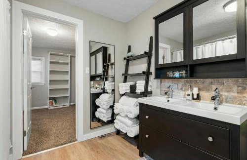 Luxurious 1875 centrally located Canton Akron home, expansive primary & sunset view - Foto 29