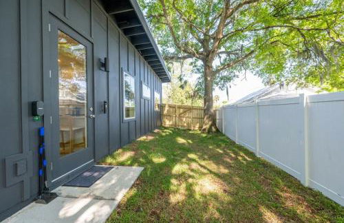 New-Dog Friendly,Hot Tub, Fire-pit, 1 mile to DTWN - Foto 29